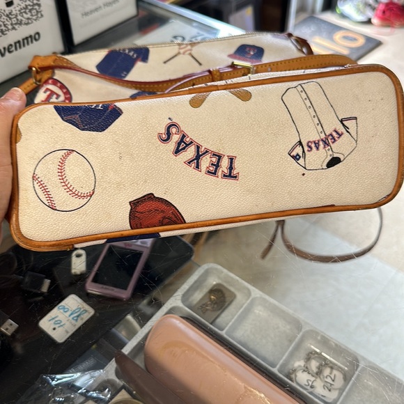 Dooney & bourke - Picture 6 of 7